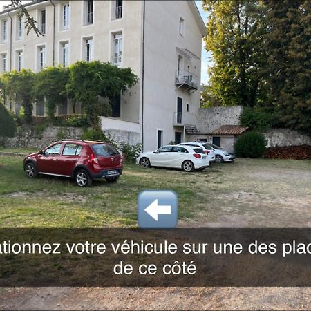Les Glycines, Charmant Studio Au Calme Dans Batisse De Maitre Proche Du Centre Ville Parking Gratuit 디뉴레뱅 외부 사진