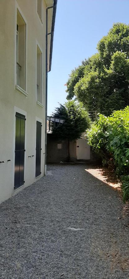 Les Glycines, Charmant Studio Au Calme Dans Batisse De Maitre Proche Du Centre Ville Parking Gratuit 디뉴레뱅 외부 사진