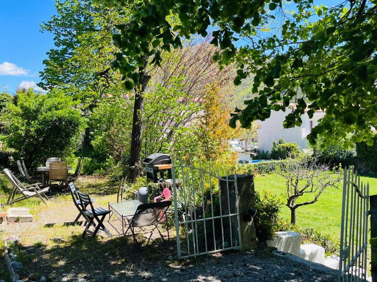 Les Glycines, Charmant Studio Au Calme Dans Batisse De Maitre Proche Du Centre Ville Parking Gratuit 디뉴레뱅 외부 사진